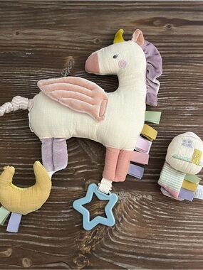 Itzy Ritzy Soft Pastel Cottage Wristlet Unicorn Pegasus Lovey 2pc Baby Toys